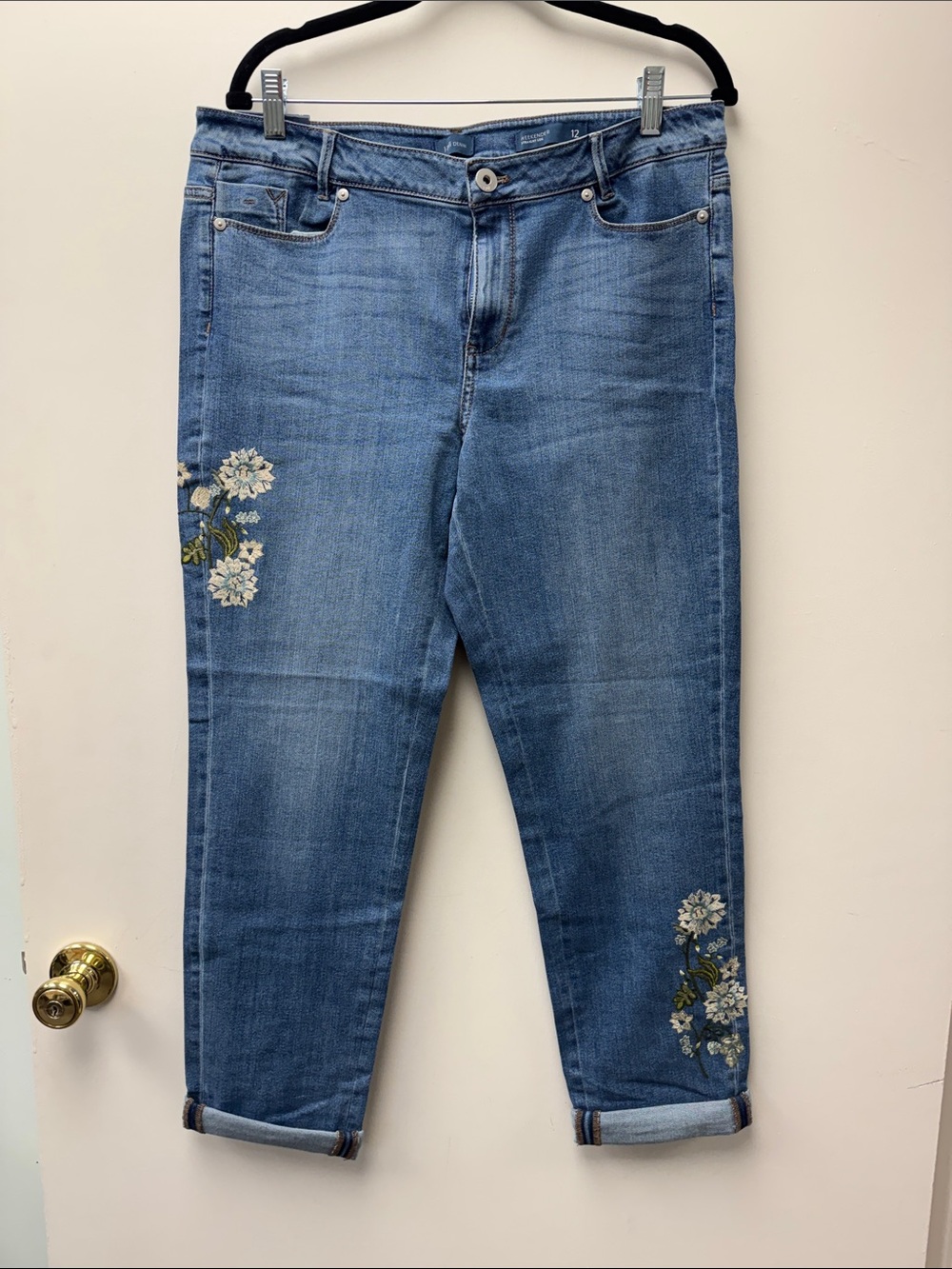 J. Jill Medium Blue Cropped Jeans with White Floral Embroidery